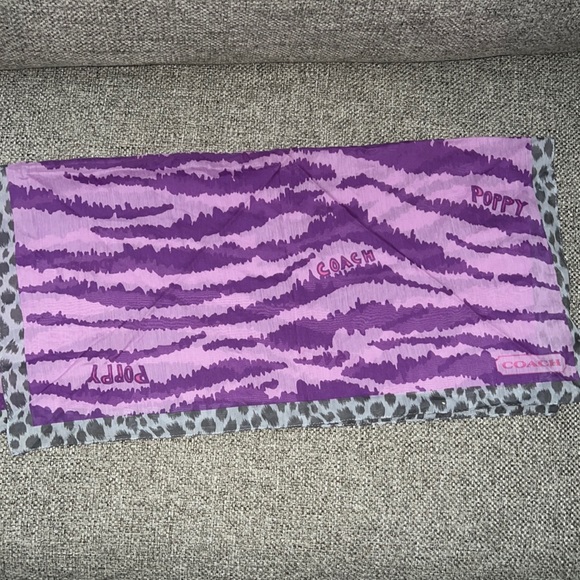 Coach Poppy Scarf - Picture 1 of 3
